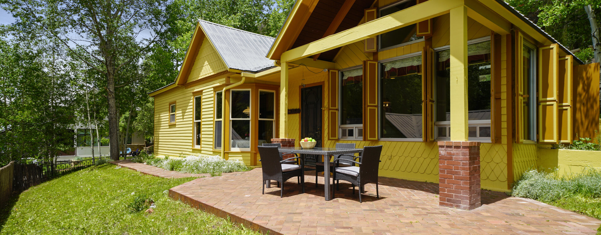 1.01-telluride-summer-haus-Exterior-Patio