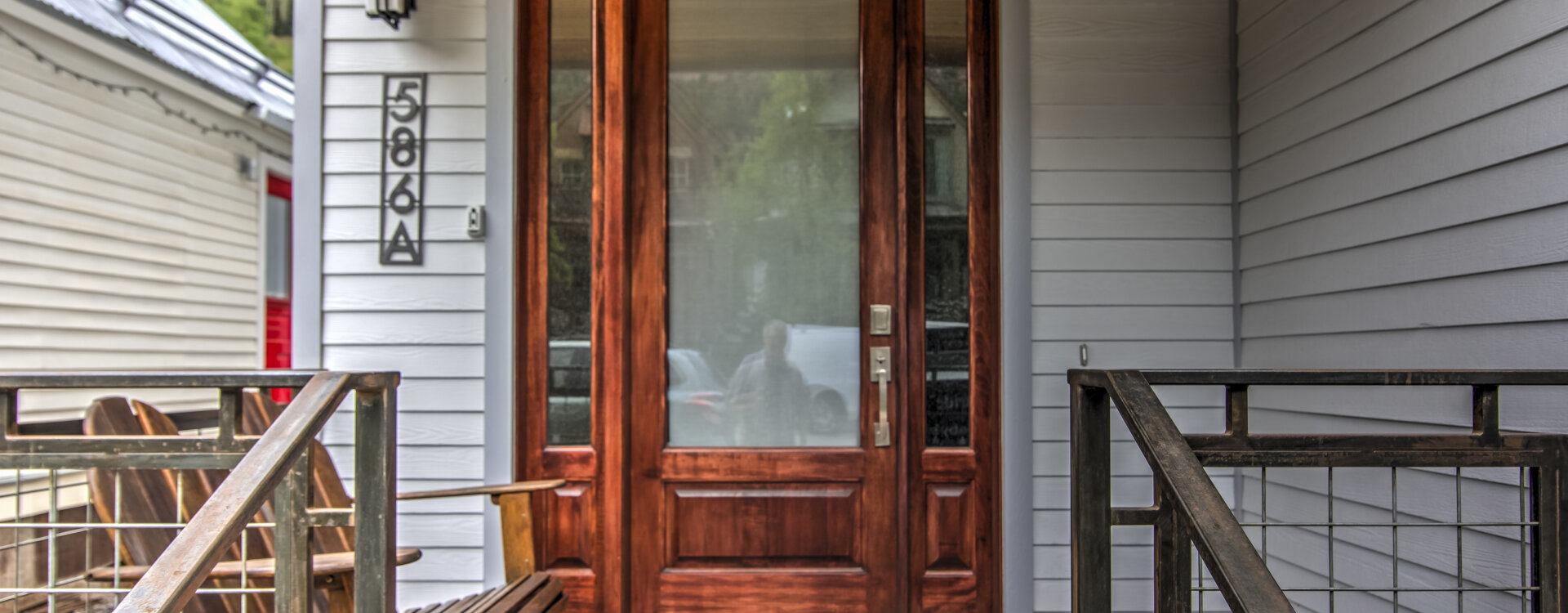 1.02-telluride-local-luxury-summer-front-porch