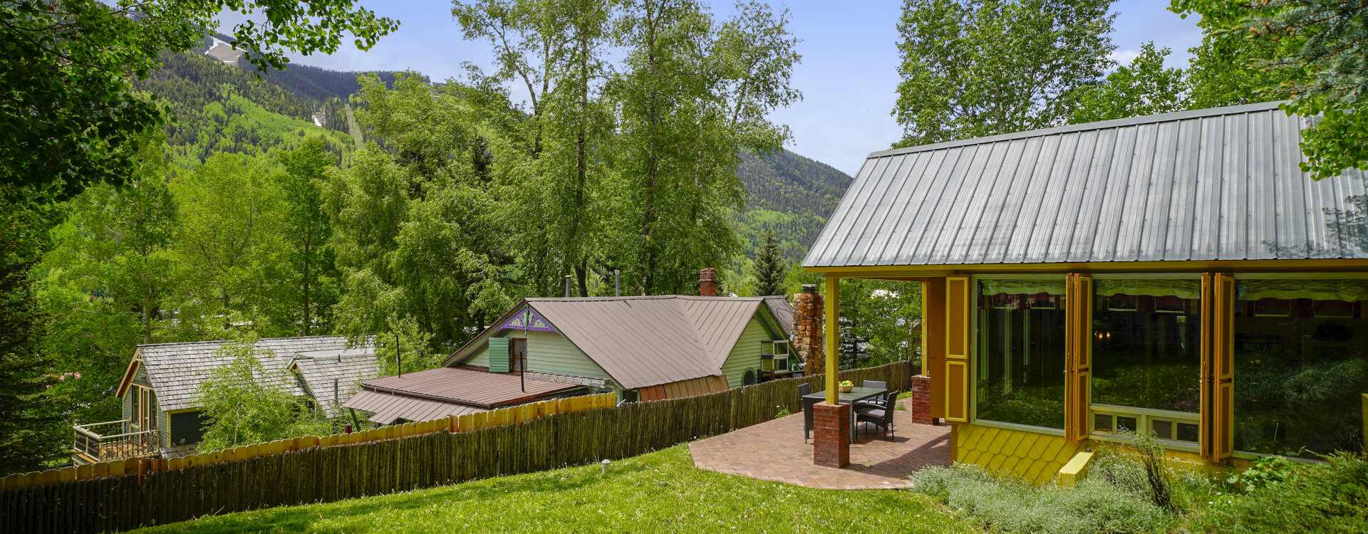 1.03-telluride-summer-haus-yard-view