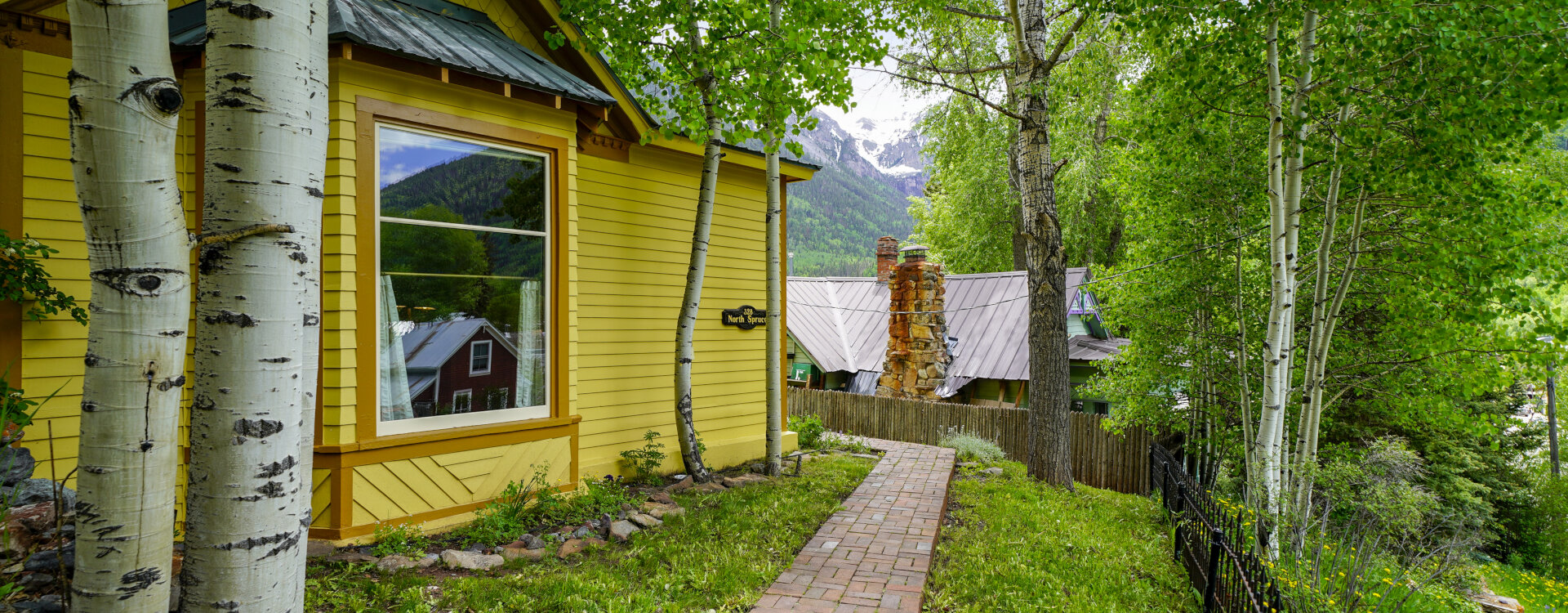 1.04-telluride-summer-haus-pathway