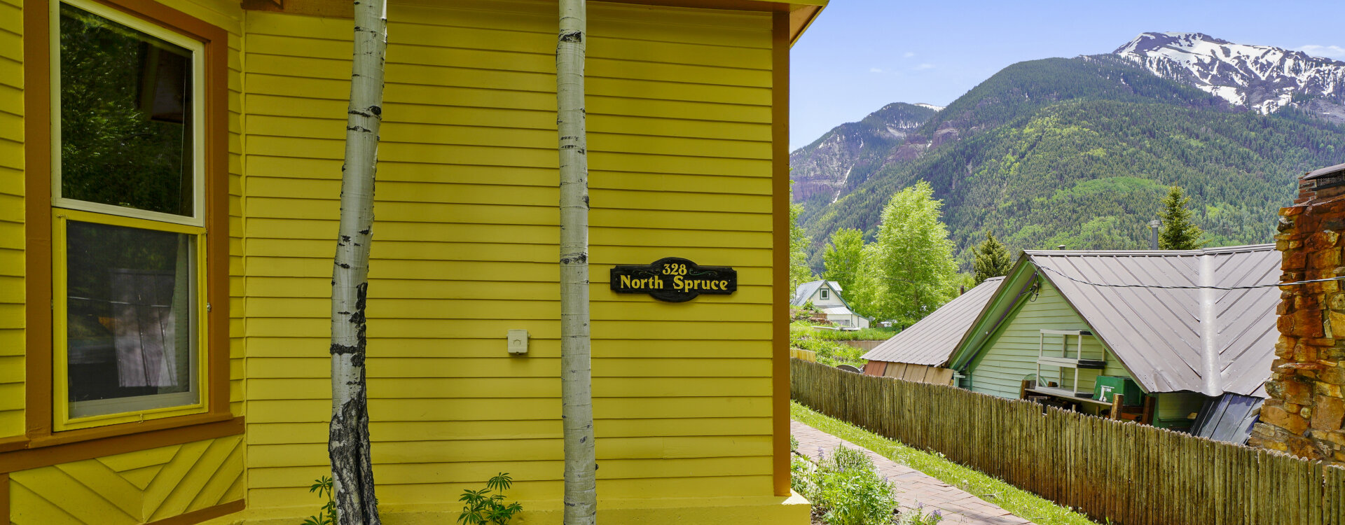 1.05-telluride-summer-haus-pathway-view