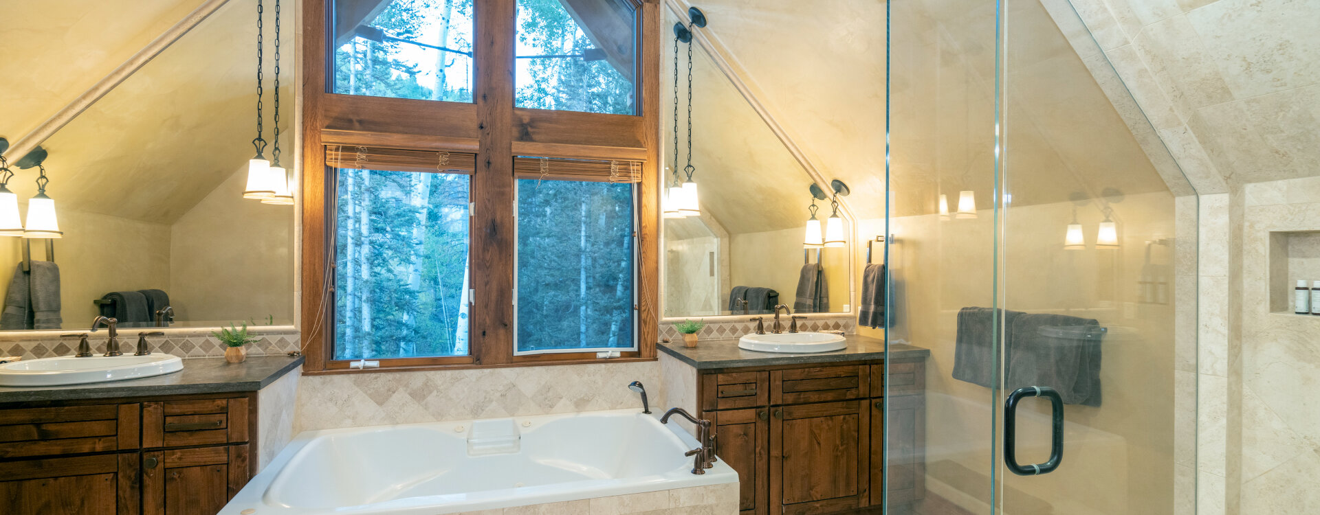 12-Telluride-Alpenglow-Primary-Master-Suite-Bath