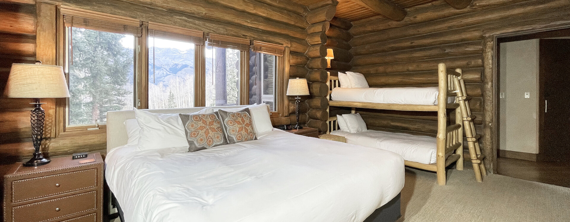 12.02-MV-Alpen-Ridge-first-floor-guest-room-3-b