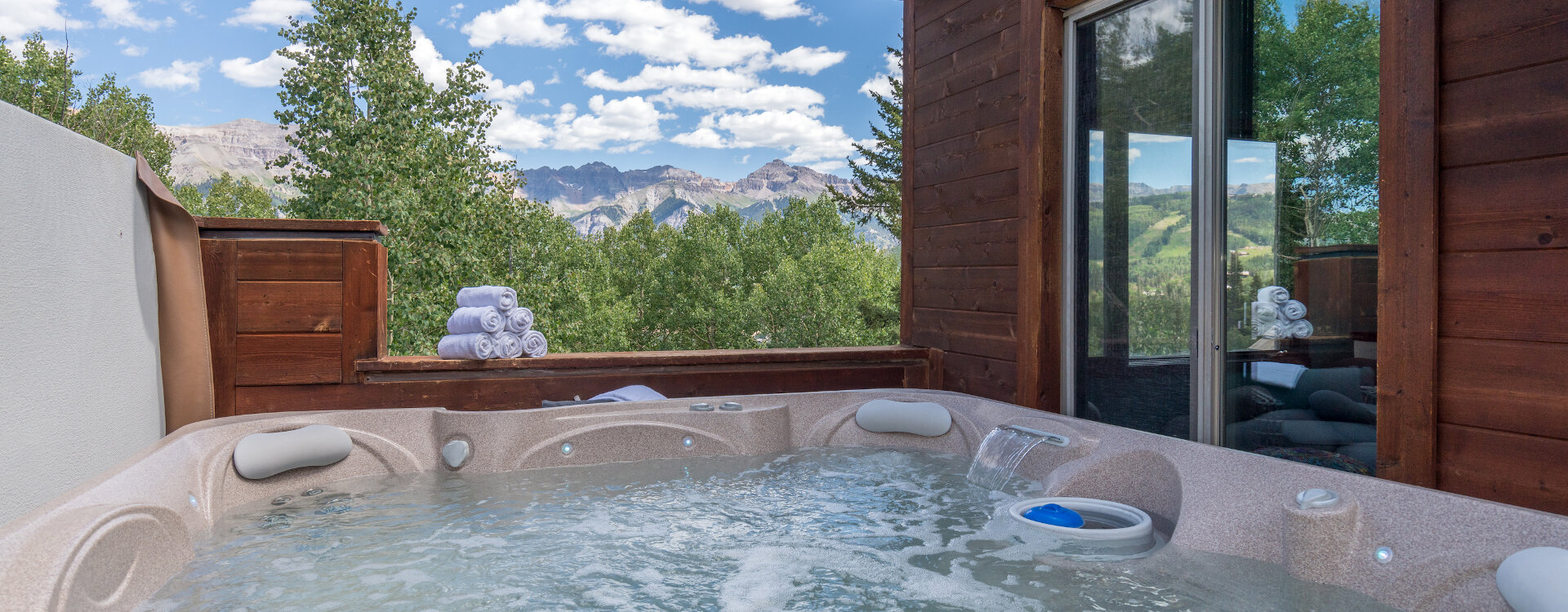 14-Telluride-Polar-Queen-Hot-Tub-View