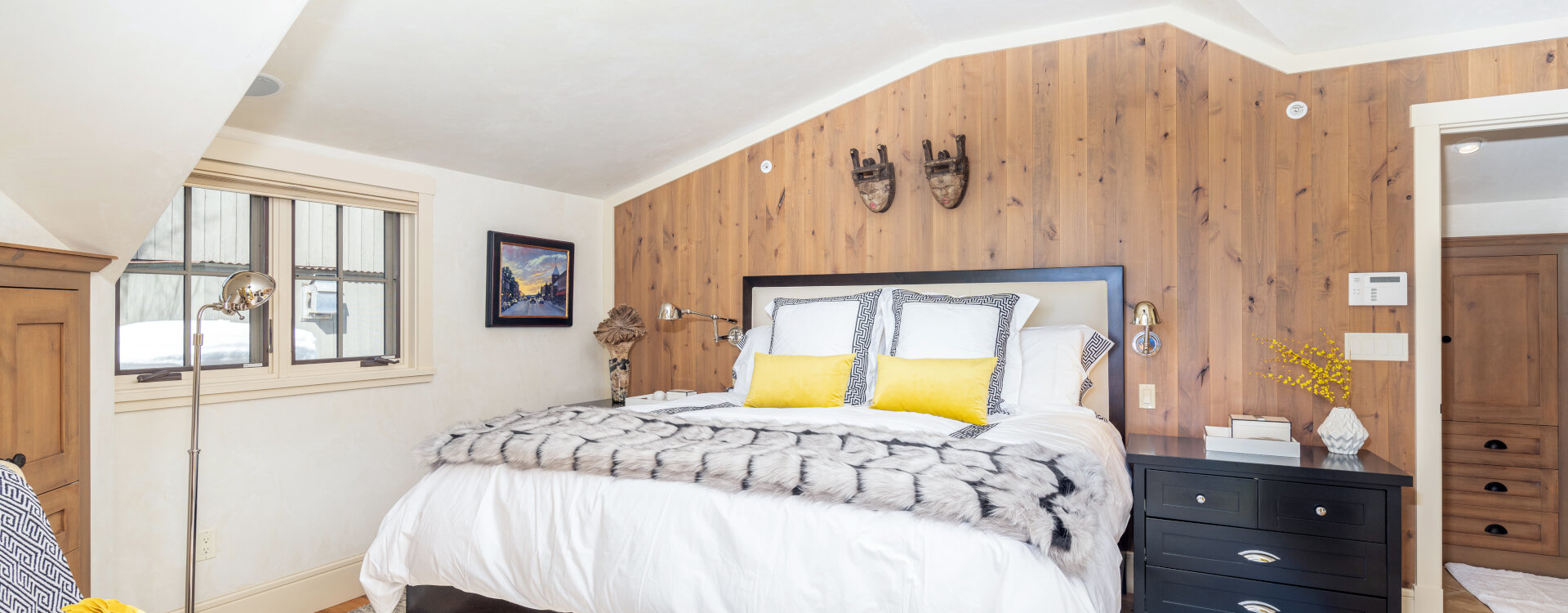 17-Telluride-River-Bliss-Master-Bedroom-Angle