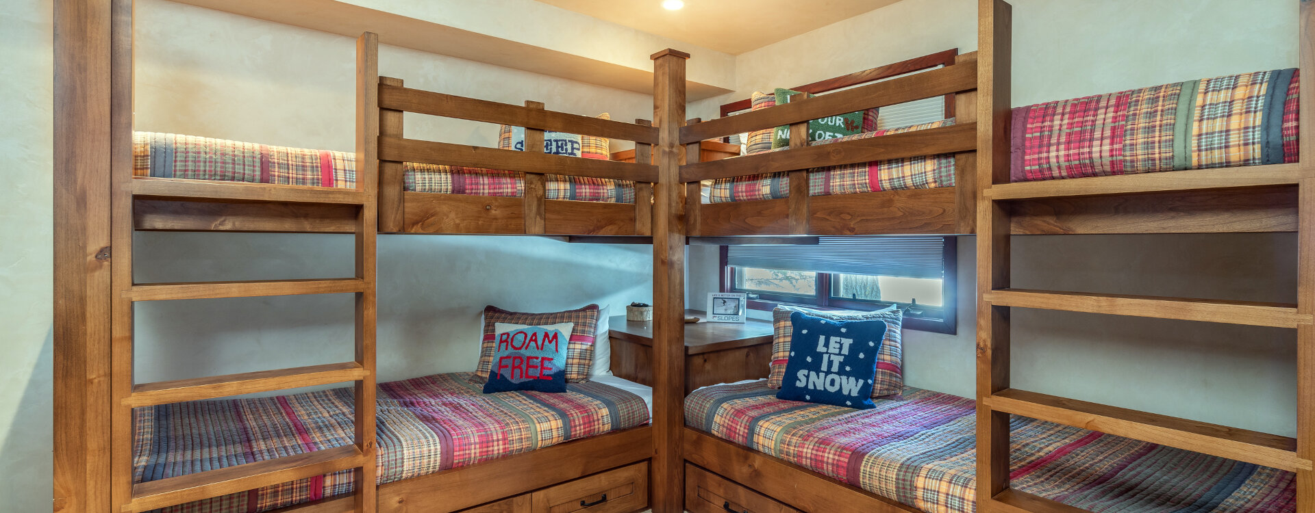 17-Telluride-Riverside-B201-Bunk-Room