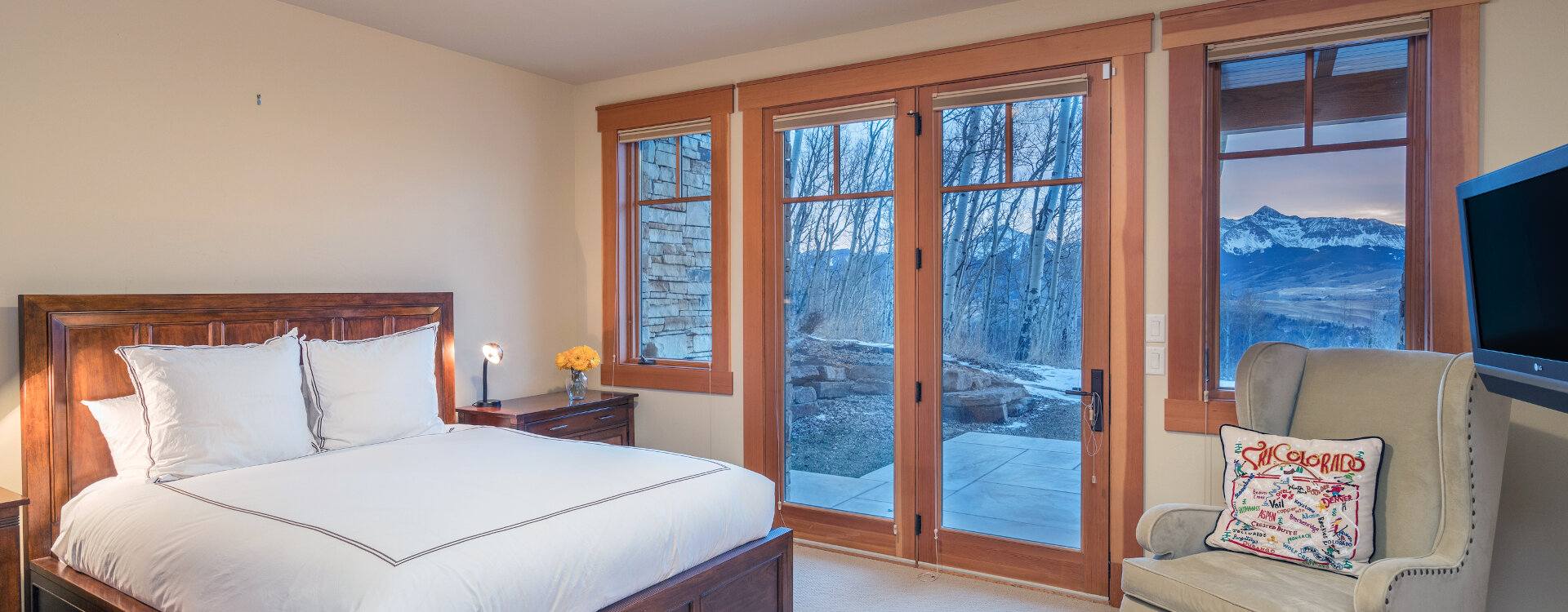 19-Telluride-Grand-Vista-Downstairs-Queen-Guest-Bedroom