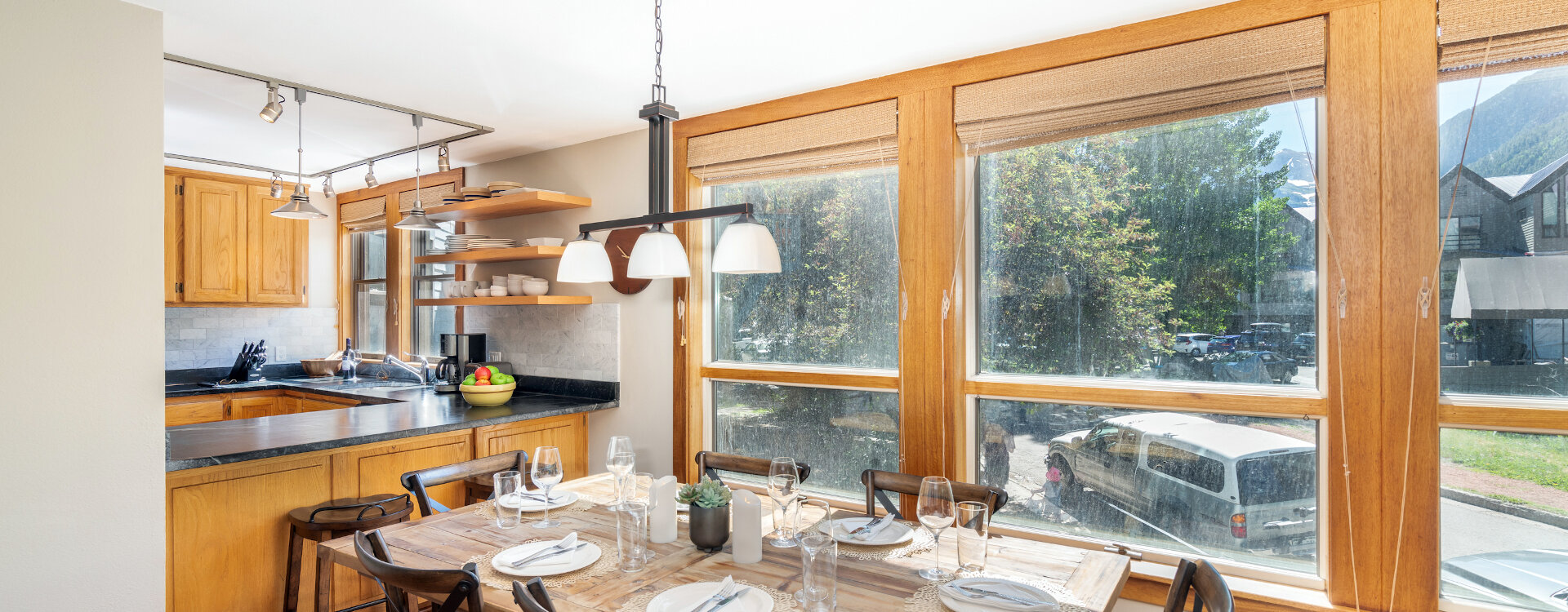 2.03-telluride-plunge-j-dining-area-web