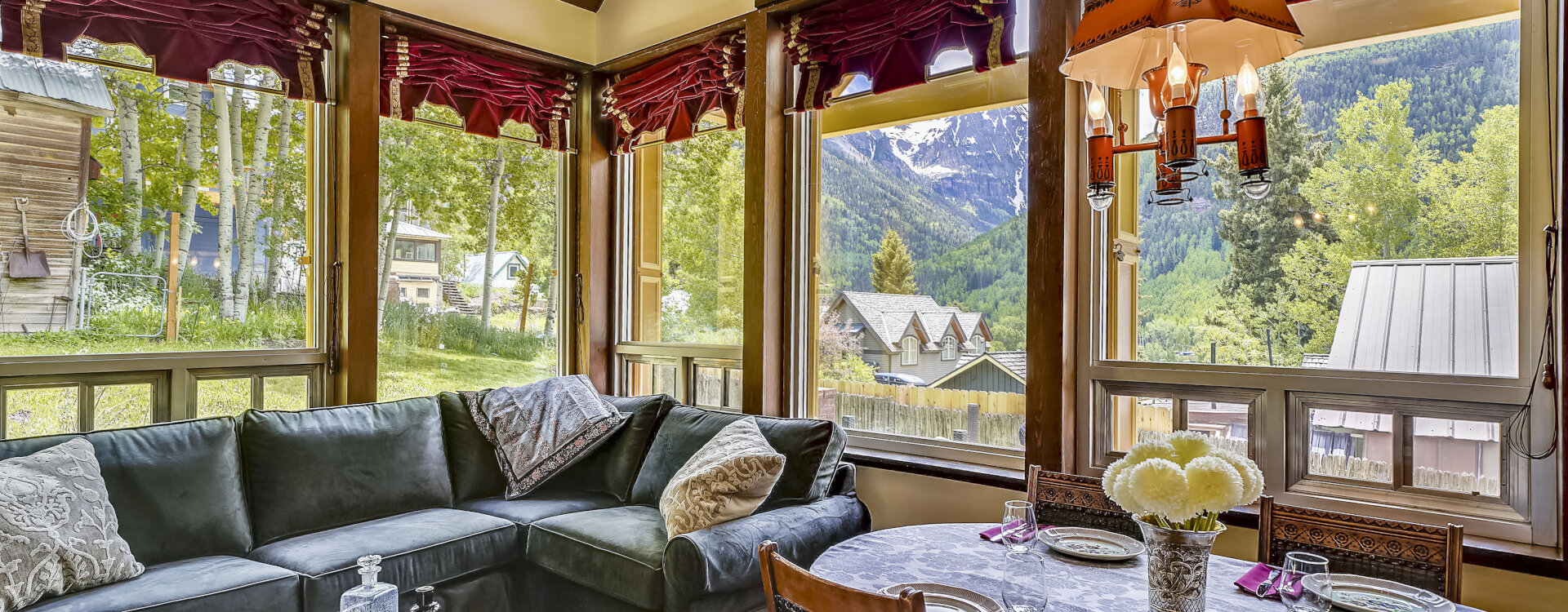 2.03-telluride-summer-haus-living-room-dining-view