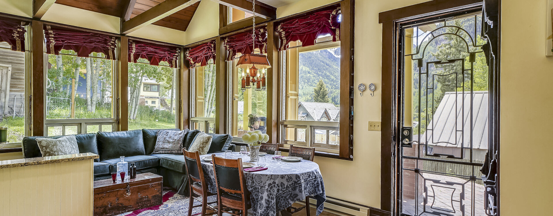 2.04-telluride-summer-haus-dining-entry