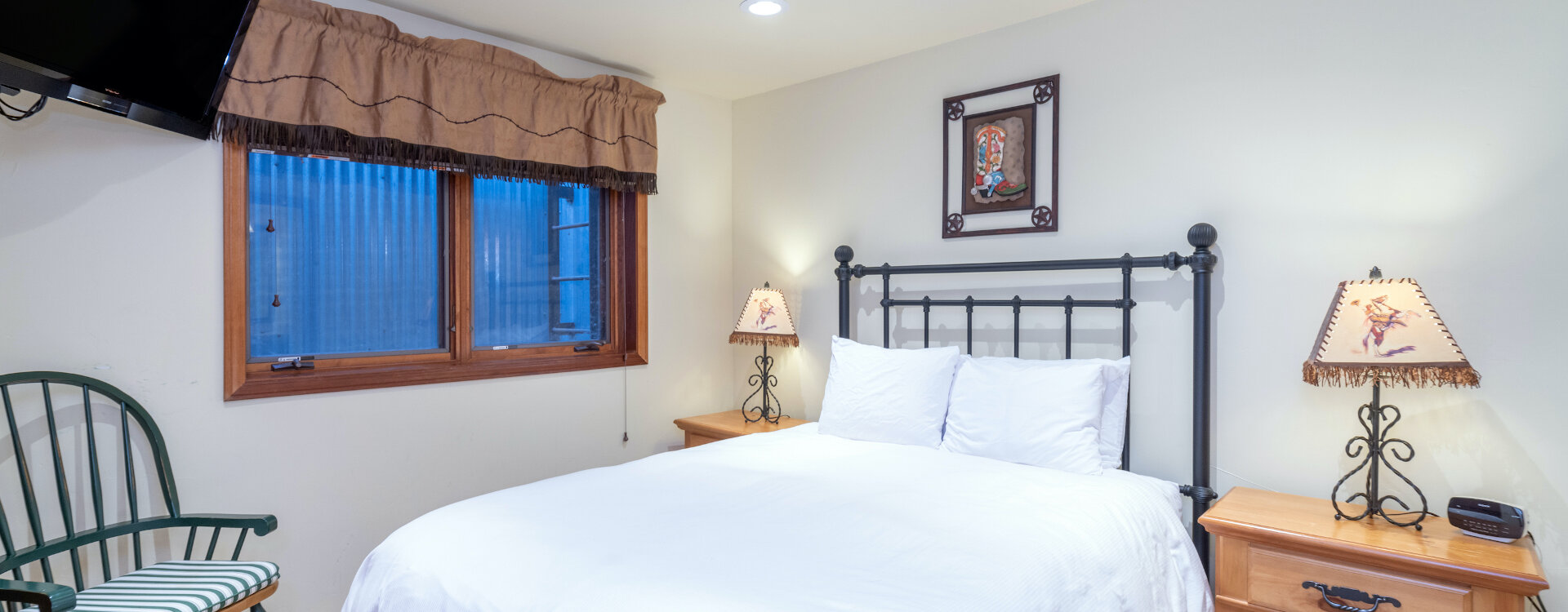 2.05-telluride-bluebird-day-guest-bedroom-a-web