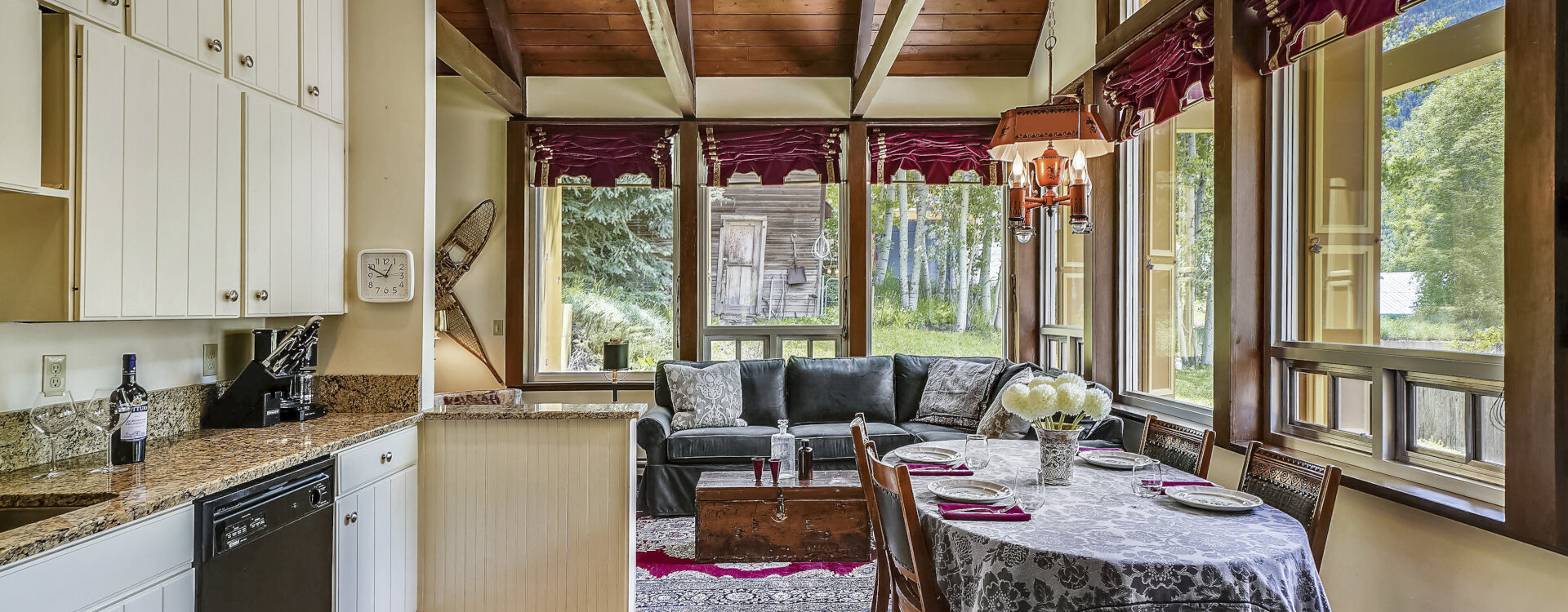 2.05-telluride-summer-haus-kitchen-dining