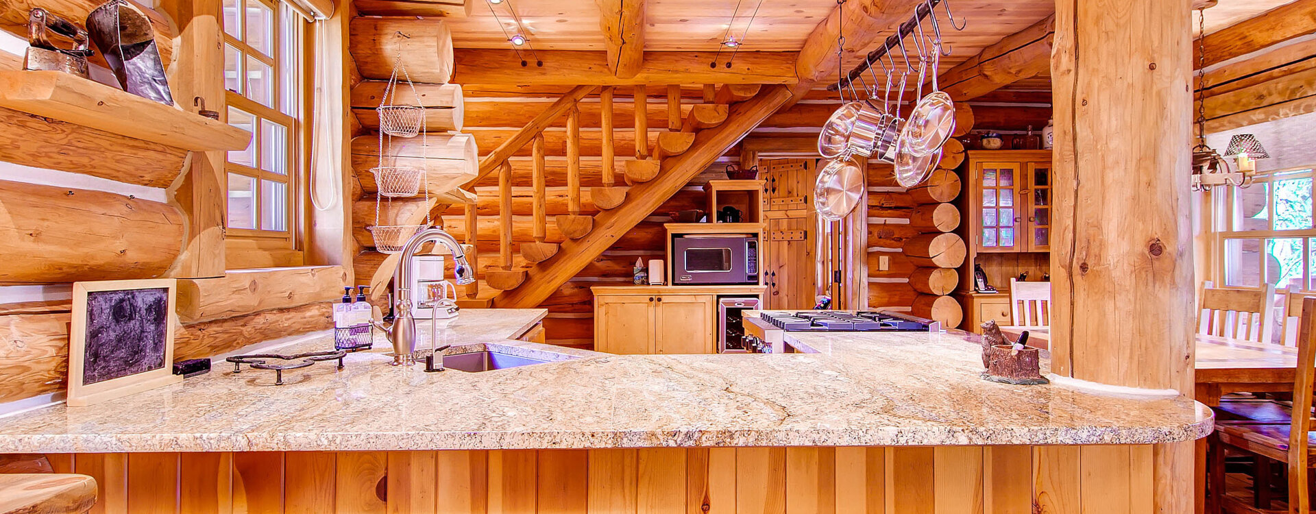 21 117 Yellowbrick.jpg 3 bar stools at counter into kitchen