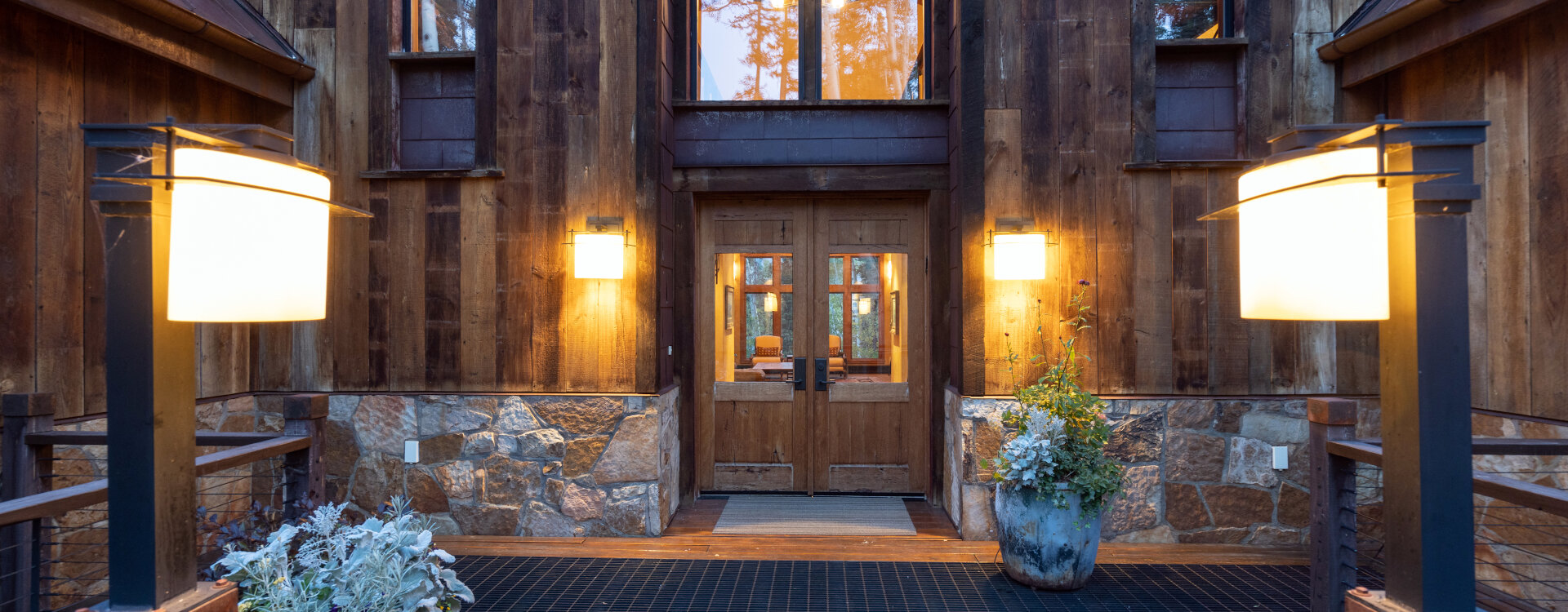 3-Telluride-Alpenglow-Exterior-Entry