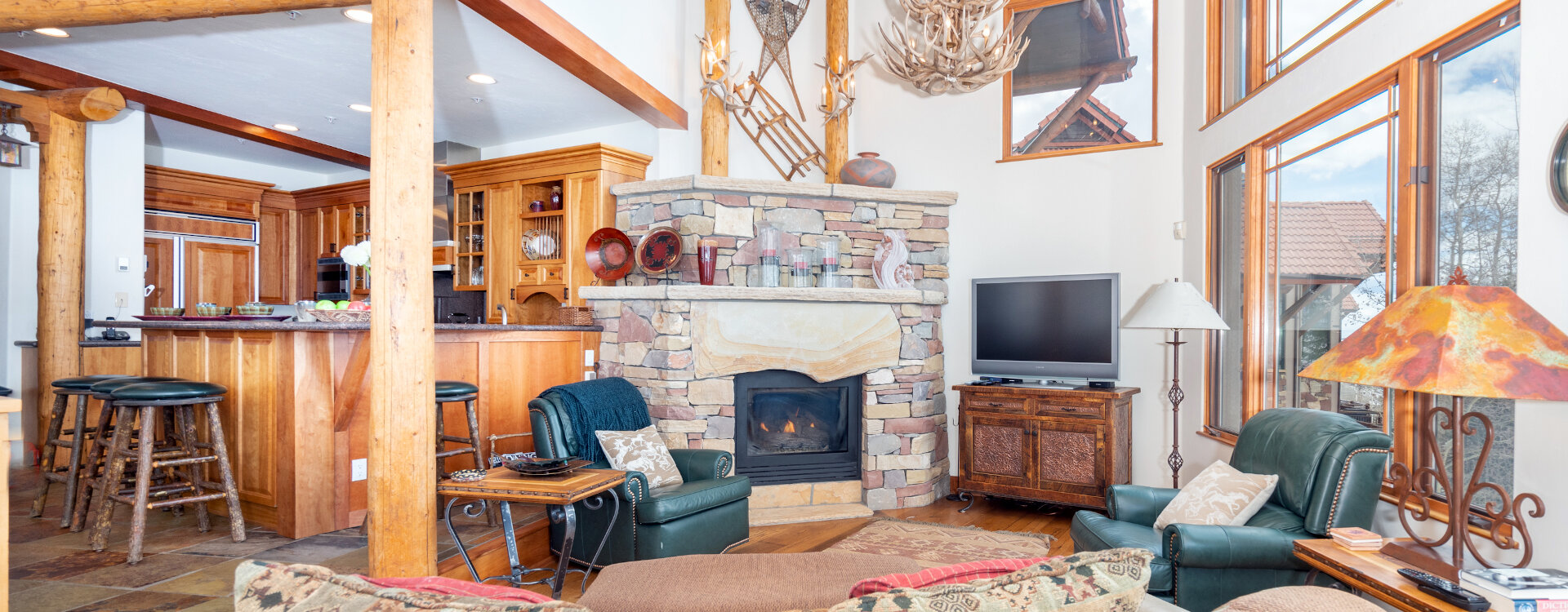 3-Telluride-Pine-Meadows-138-Living-Fireplace