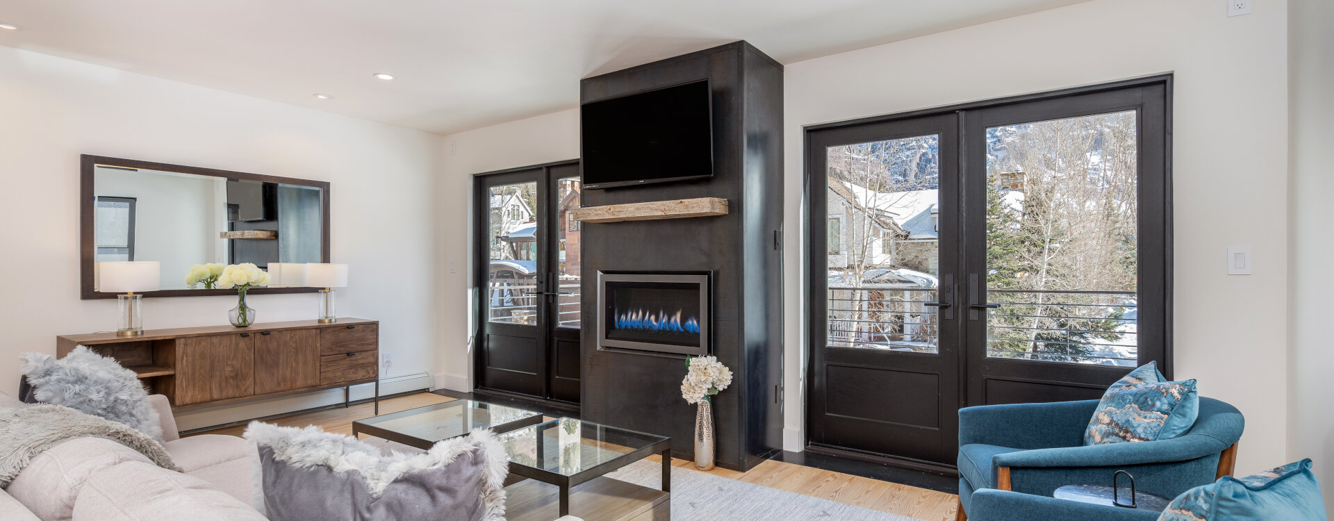 3-Telluride-Telluride_s-Peak-Living-Fireplace