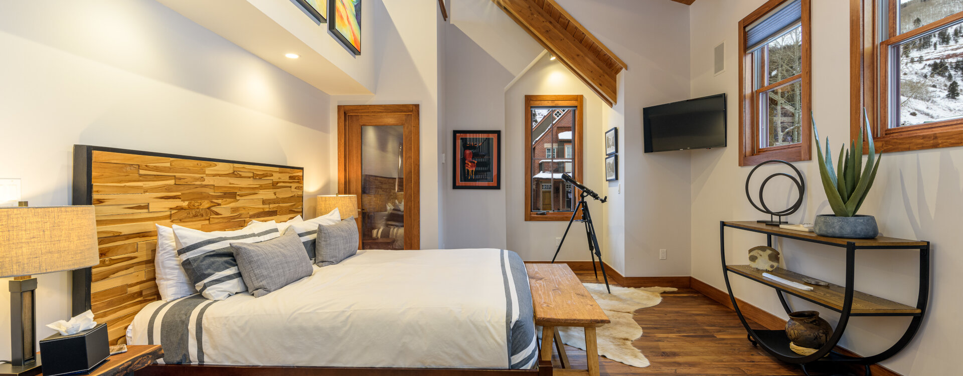 3.01-telluride-local-luxury-primary-bedroom-suite