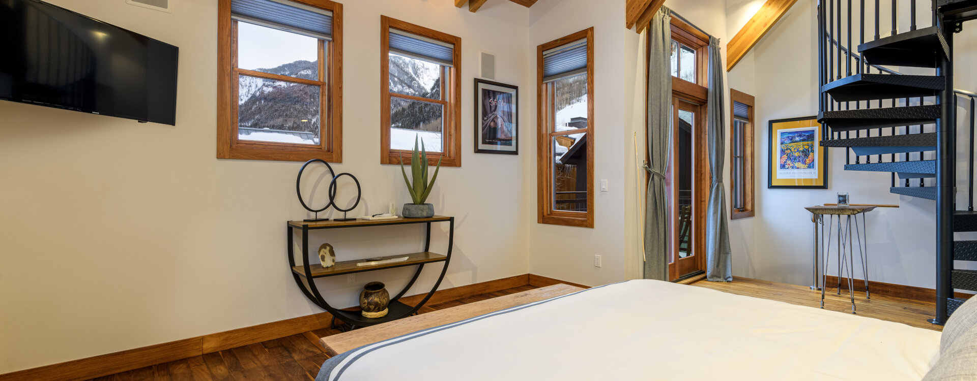 3.02-telluride-local-luxury-primary-bedroom-rev