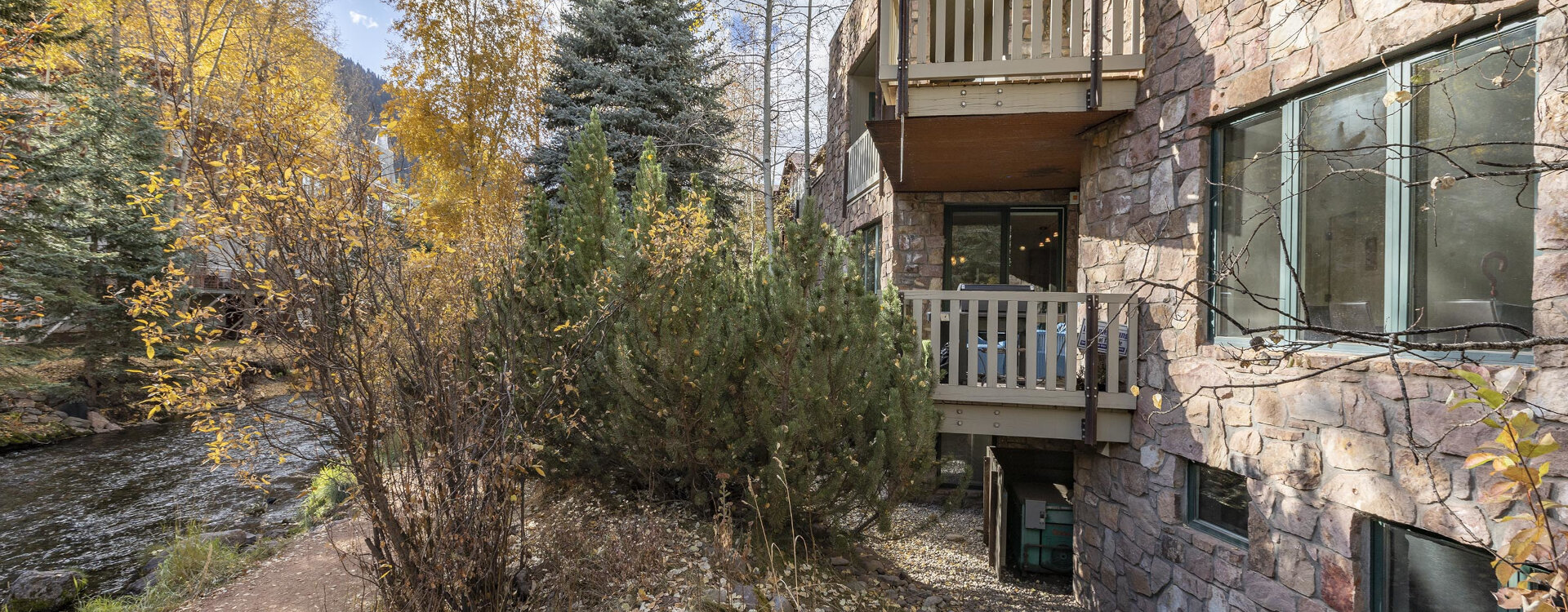 3.03-telluride-rivers-edge-retreat-Exterior-River-Trail