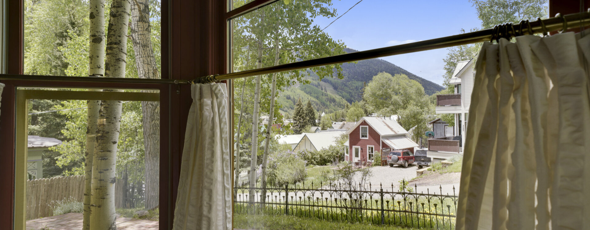 3.03-telluride-summer-haus-bedroom-A-view