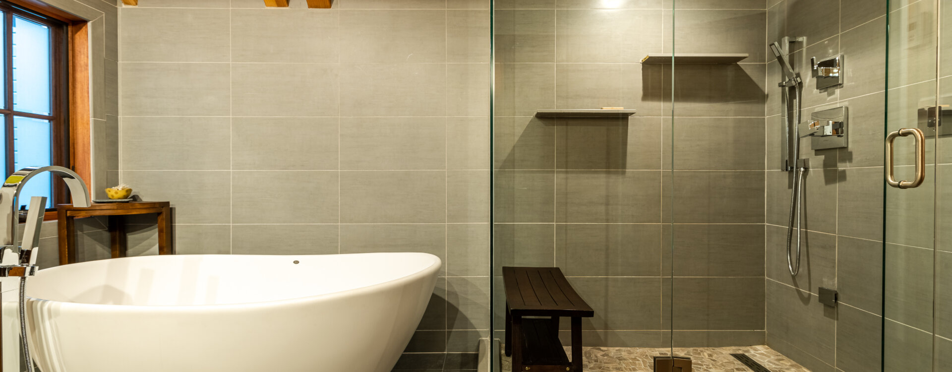 3.06-telluride-local-luxury-primary-bathroom-shower-tub