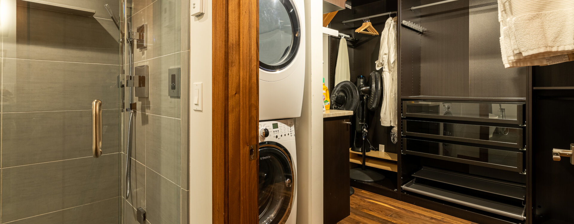 3.07-telluride-local-luxury-primary-suite-bathroom-laundry