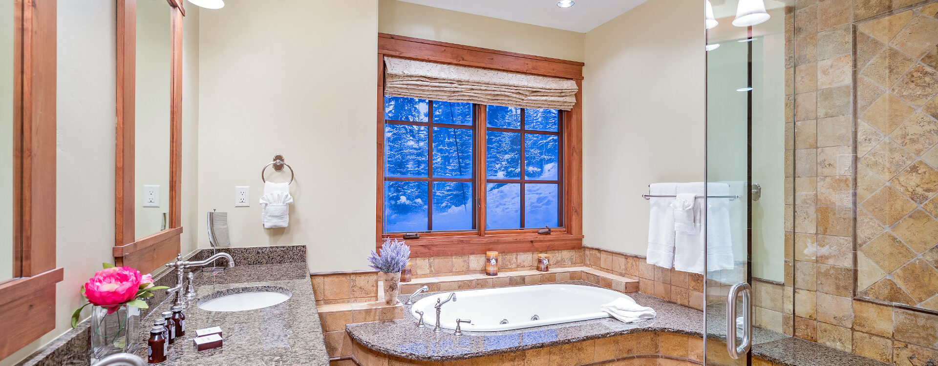 46.5-Telluride-Autumn-Ridge-Bathroom