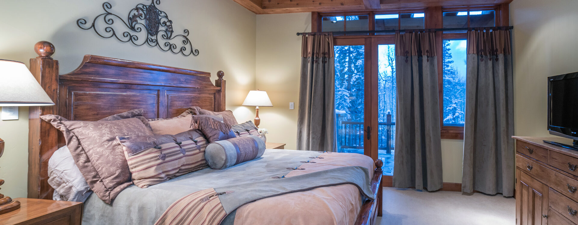 47-Telluride-Autumn-Ridge-Bedroom