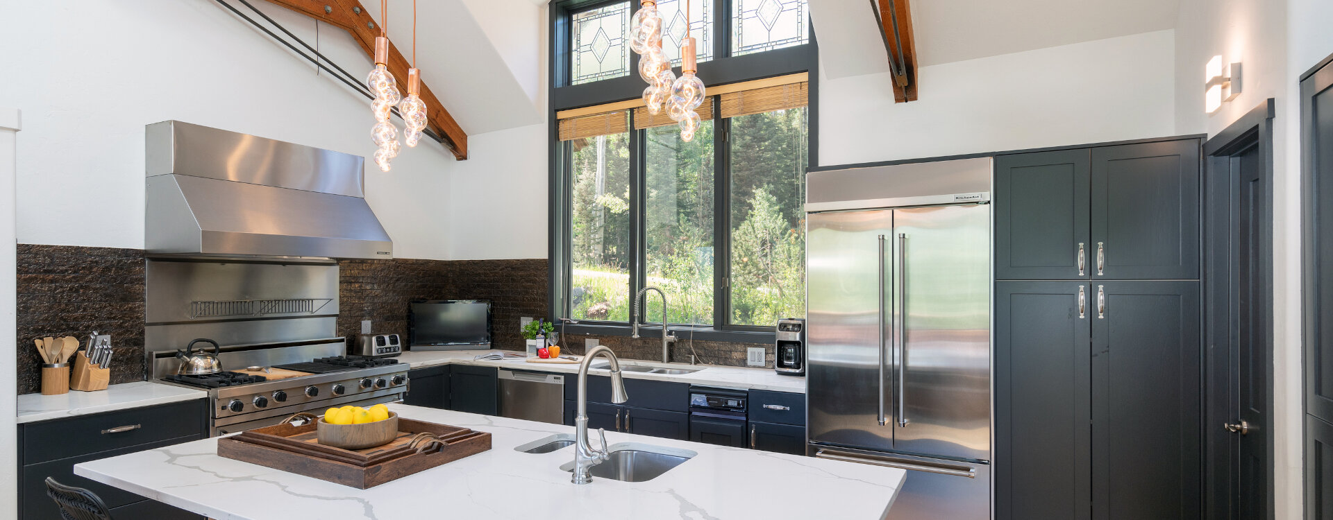 6-Telluride-Polar-Queen-Kitchen