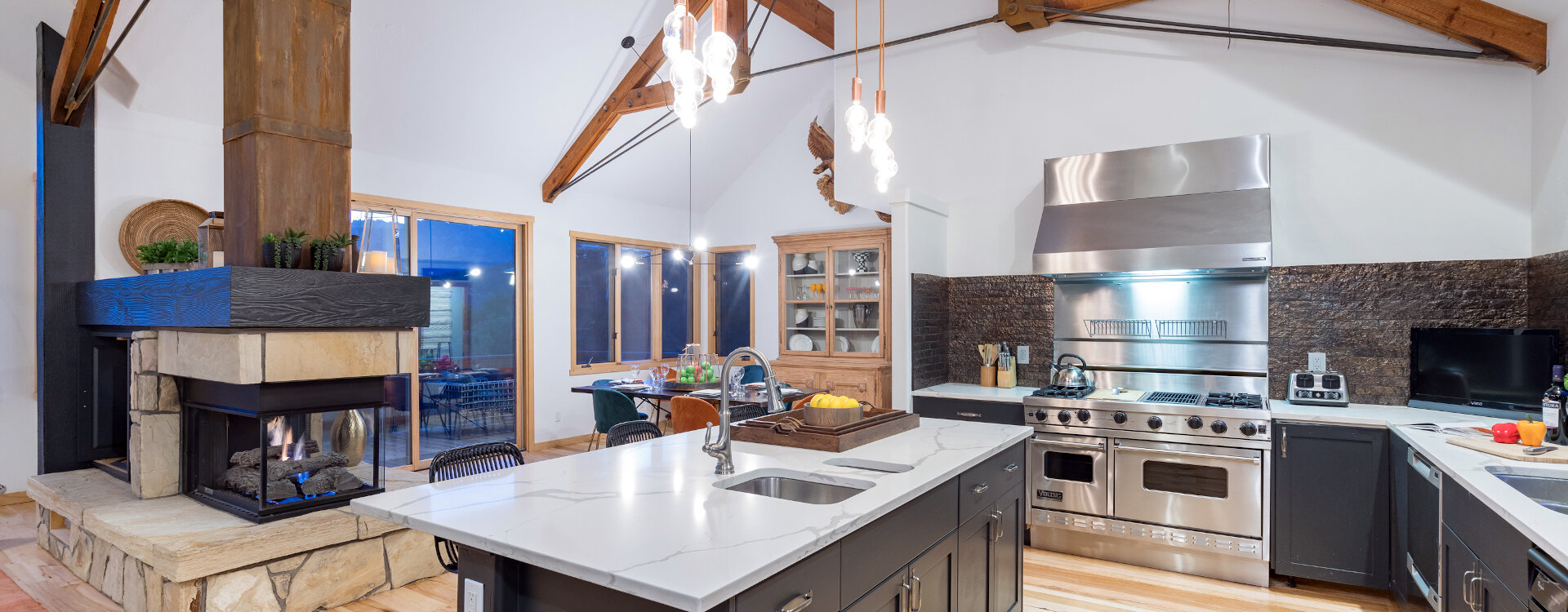 7-Telluride-Polar-Queen-Kitchen-to-Dining