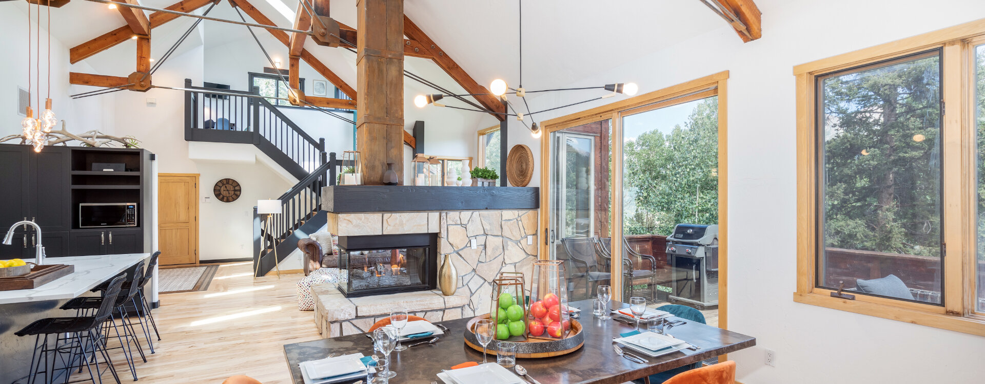 9-Telluride-Polar-Queen-Dining-to-Kitchen