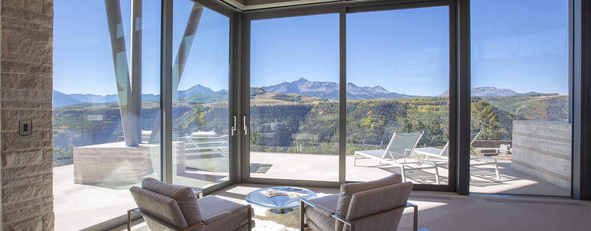 Copy of 27-RemoteTelluride-SunsetRidge-SittingRoomView-Web