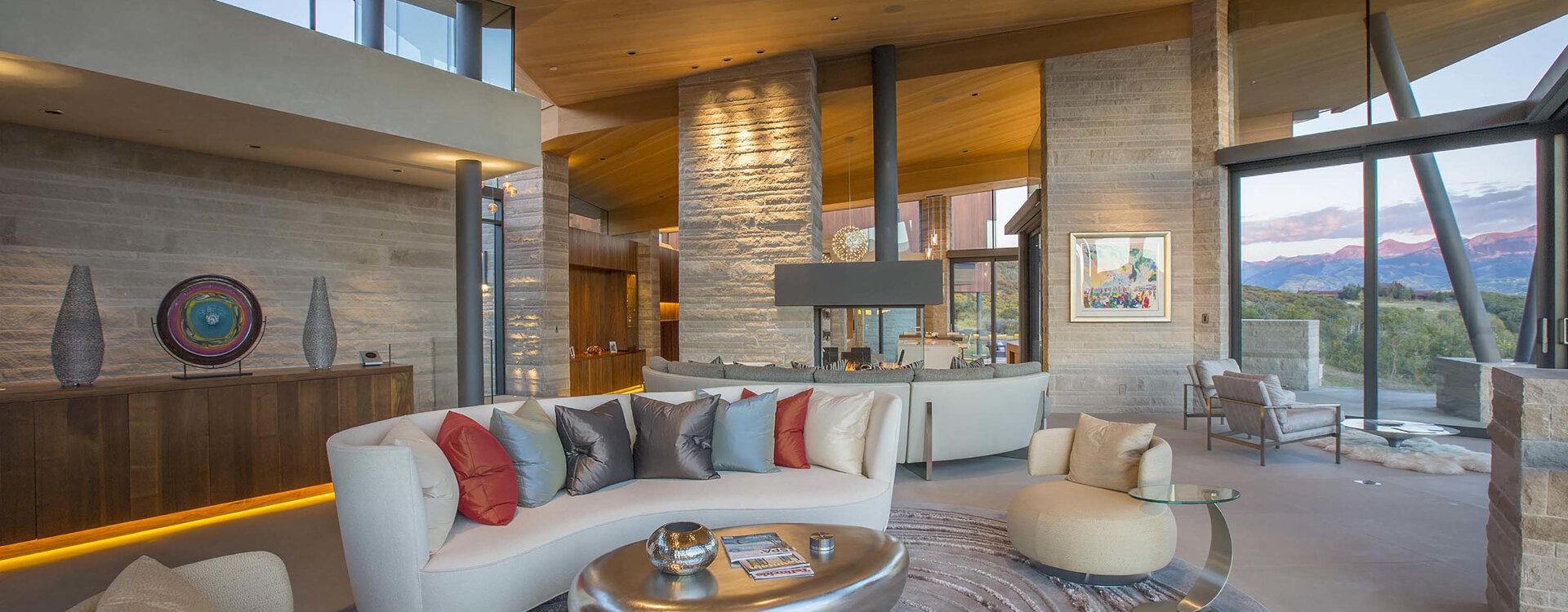 Copy of 31-RemoteTelluride-SunsetRidge-LivingRoomwideView-Web