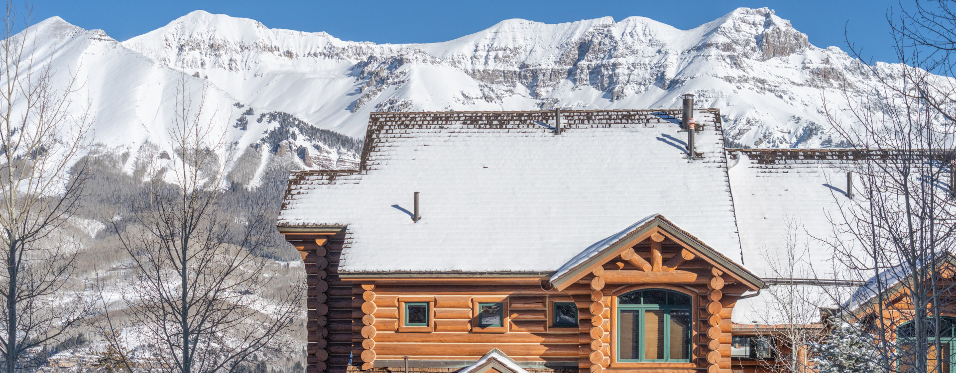 tristant-115-mountain-village-vacation-rental-exterior-horizon-close