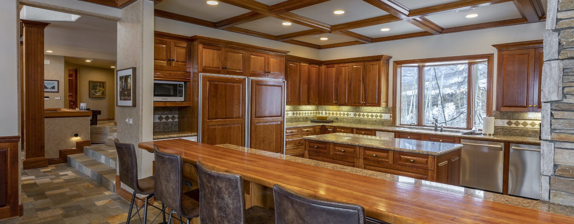 1.10-telluride-gold-hill-Kitchen-bar