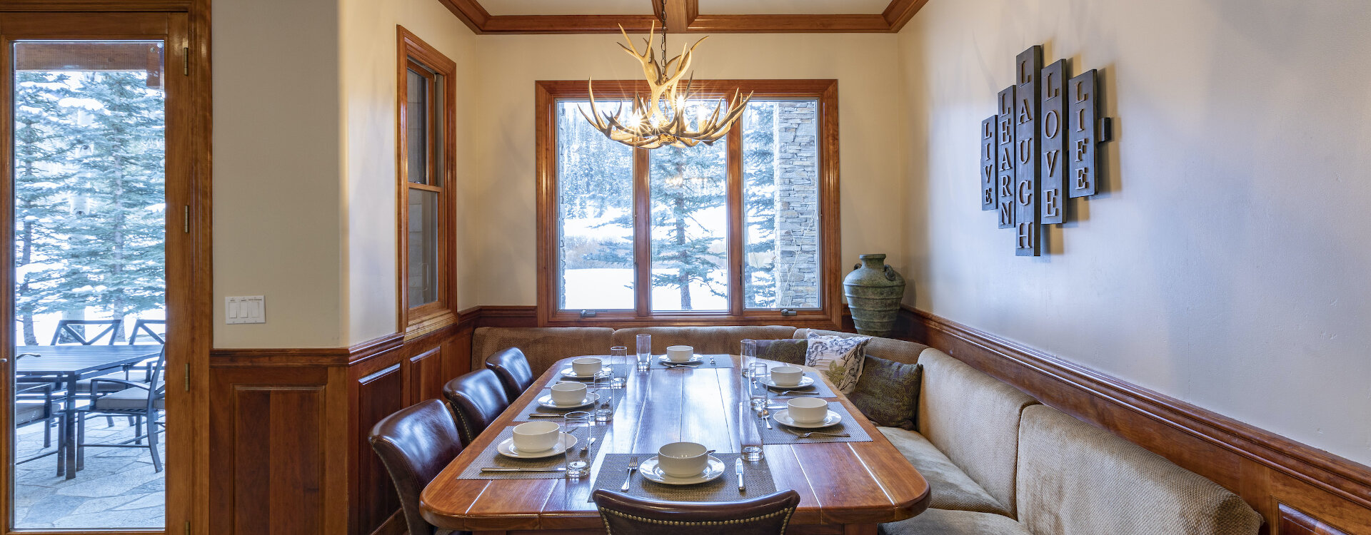 1.12-telluride-gold-hill-Breakfast-Nook