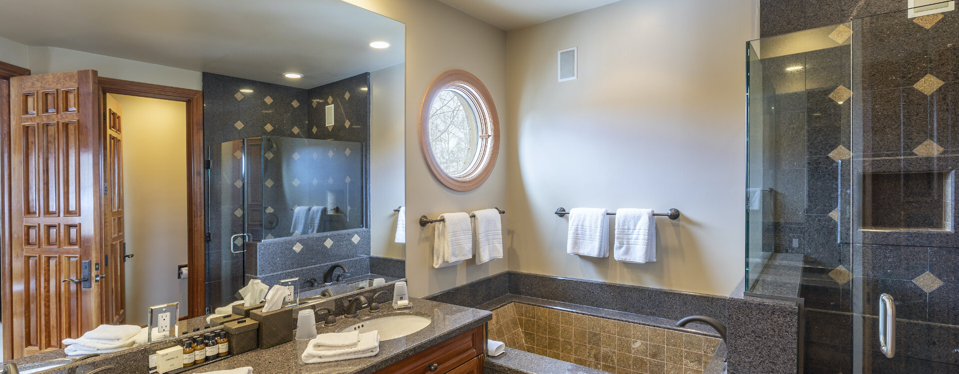 1.27-telluride-gold-hillguest-bathroom