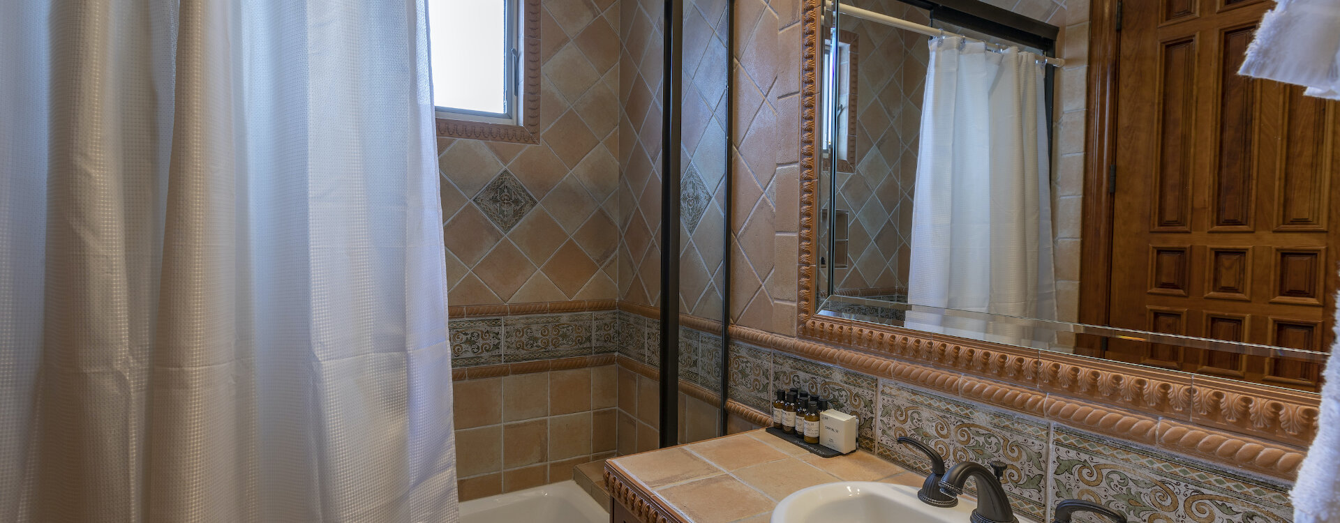 1.31-telluride-gold-hill-third-guest-bathroom