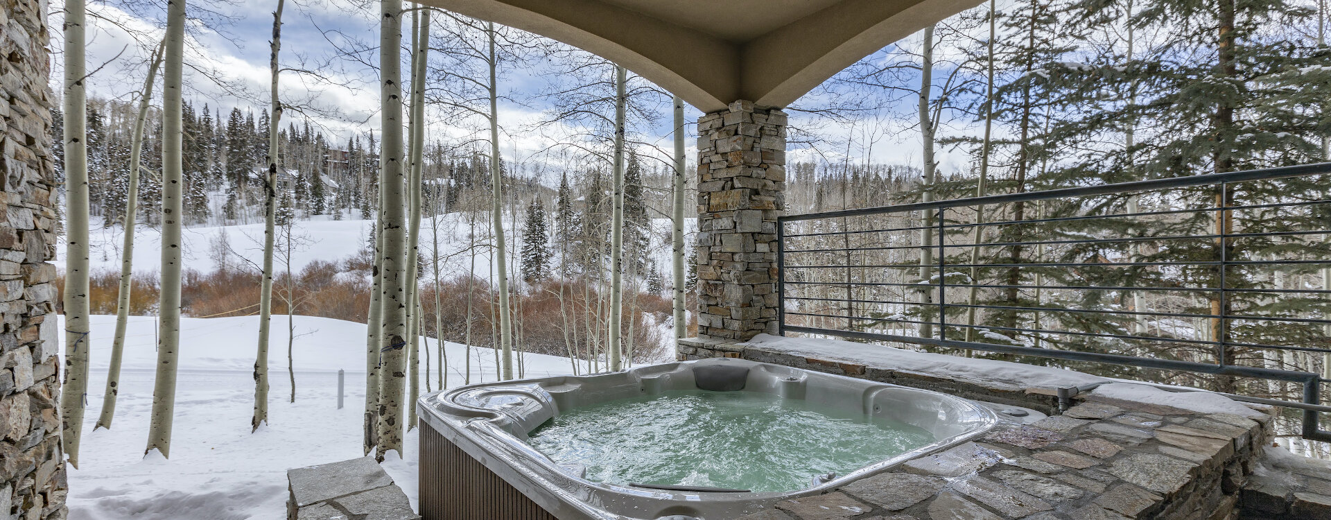 1.38-telluride-gold-hill-Covered-Hot-Tub