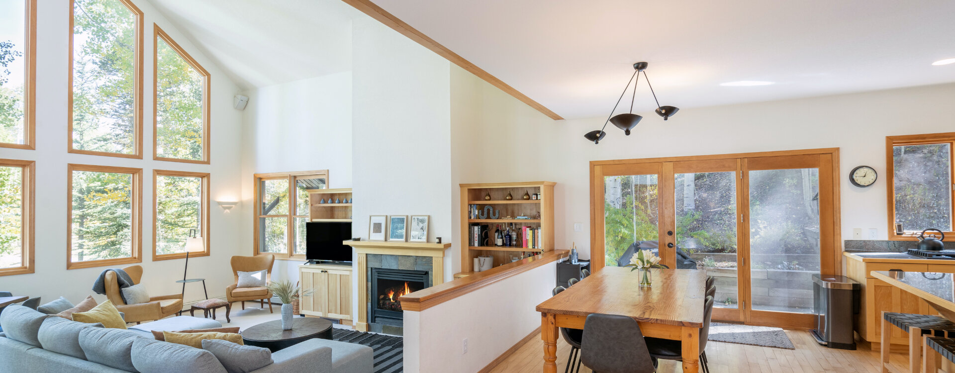 1.01-telluride-haven-on-hang-glider-living-room-dining-room