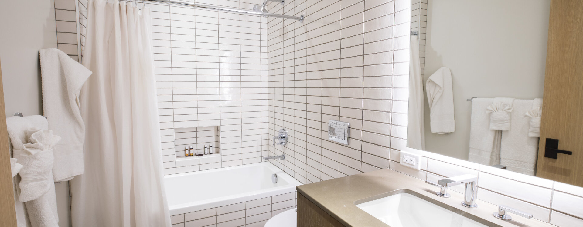 1.35-telluride-Alpenblick-Bunk-Room-Bathroom