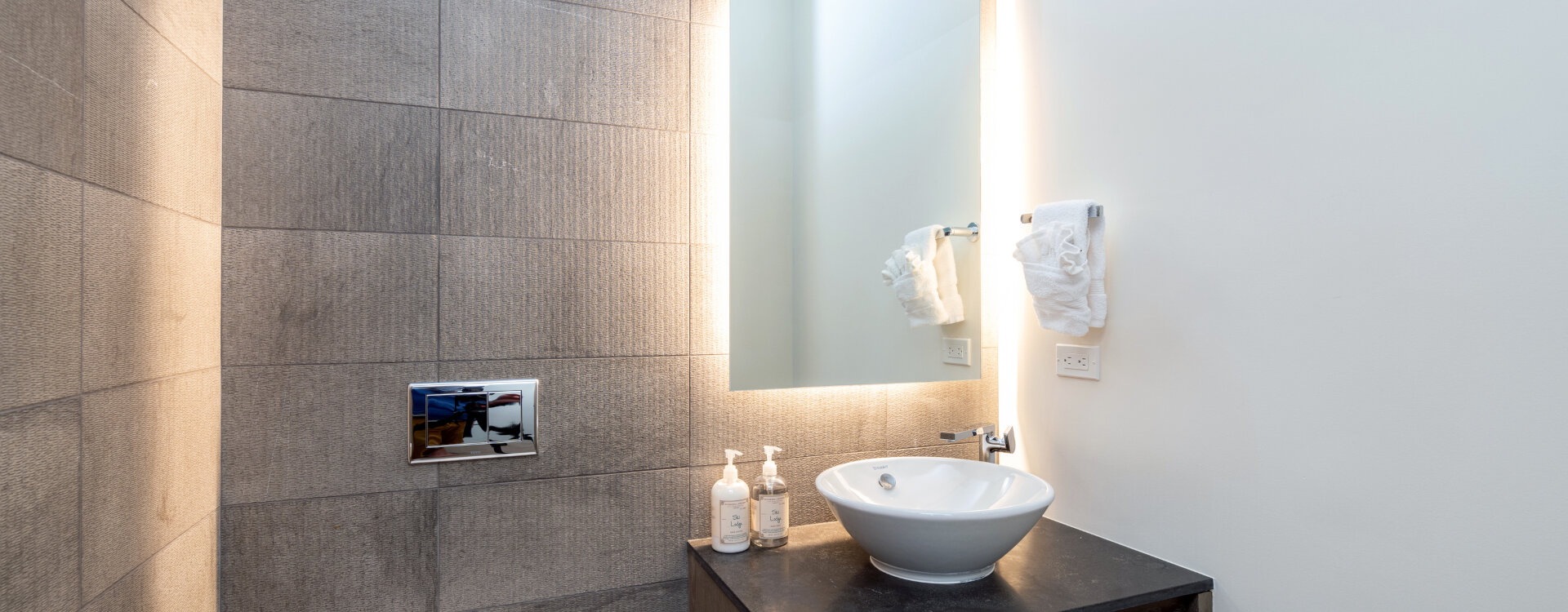 10.5-Telluride-San-Juan-103-at-Transfer-powder-room