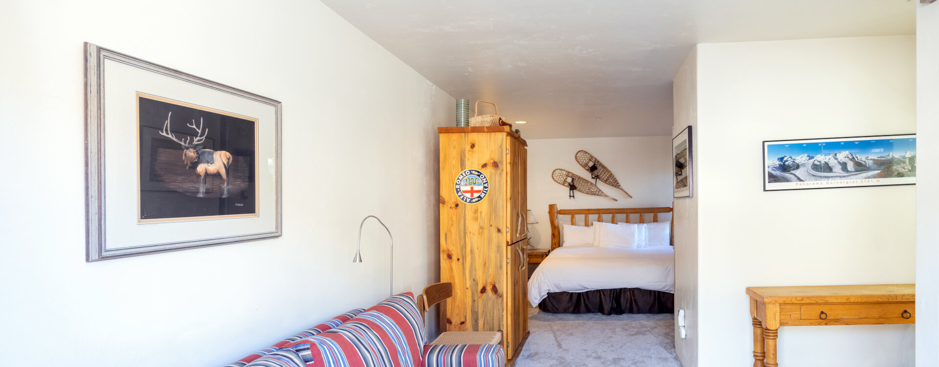 1.05-telluride-double-diamond-3-primary-bedroom-sitting