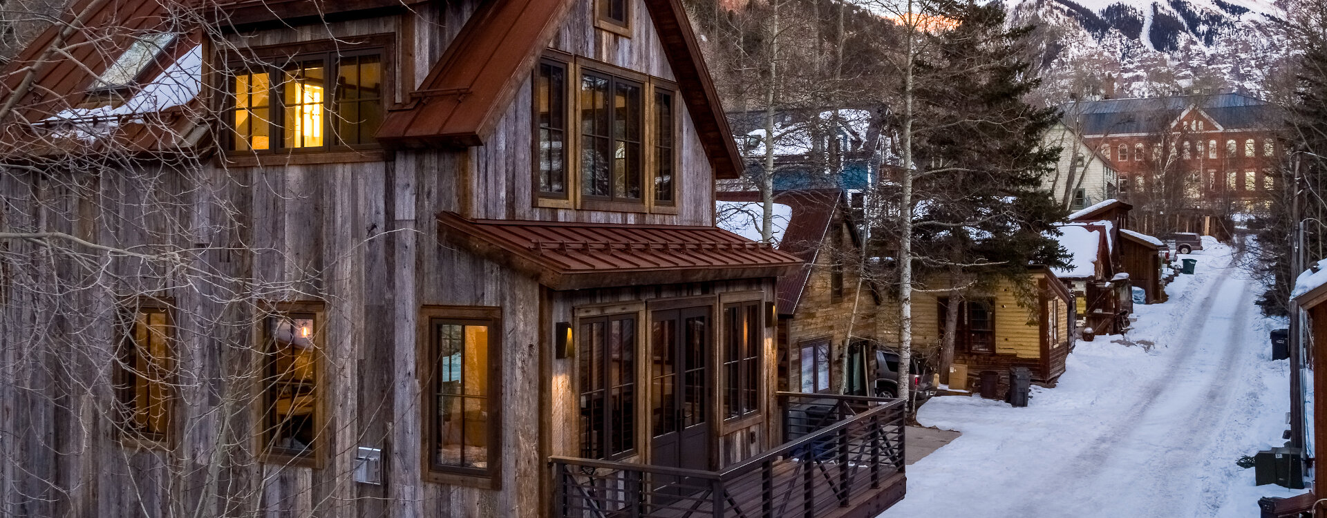 1.0-telluride-the-treehouse-exterior-downtown-view