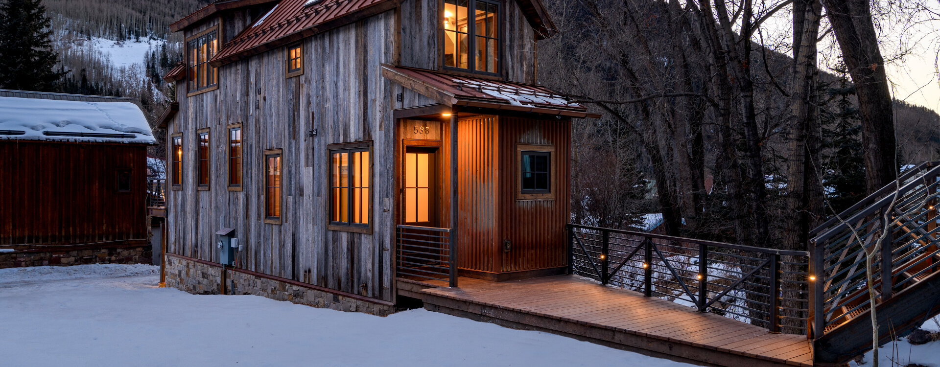 1.01-telluride-the-treehouse-exterior-dusk