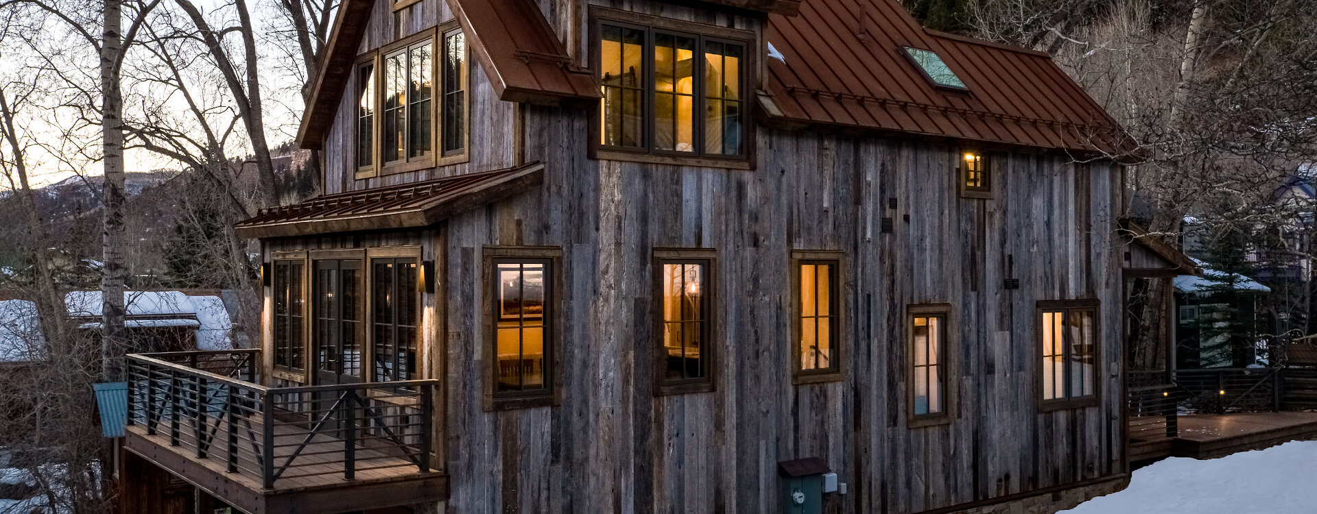 1.02-telluride-the-treehouse-exterior-dusk