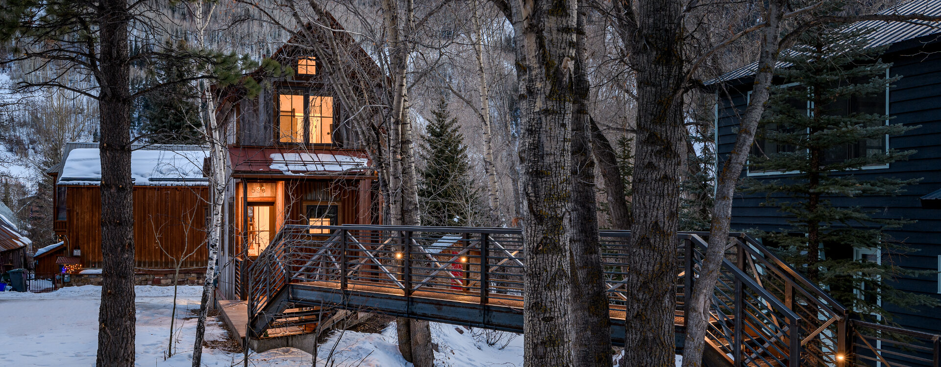 1.03-telluride-the-treehouse-exterior-dusk