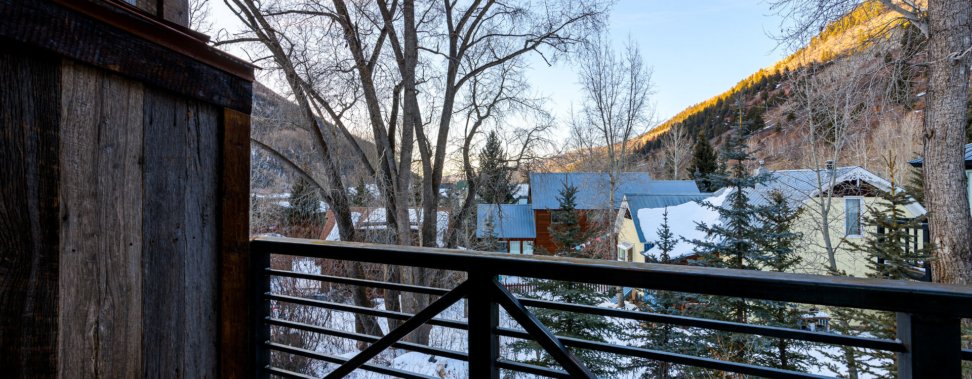 7.02-telluride-the-treehouse-guest-suite-2-deck