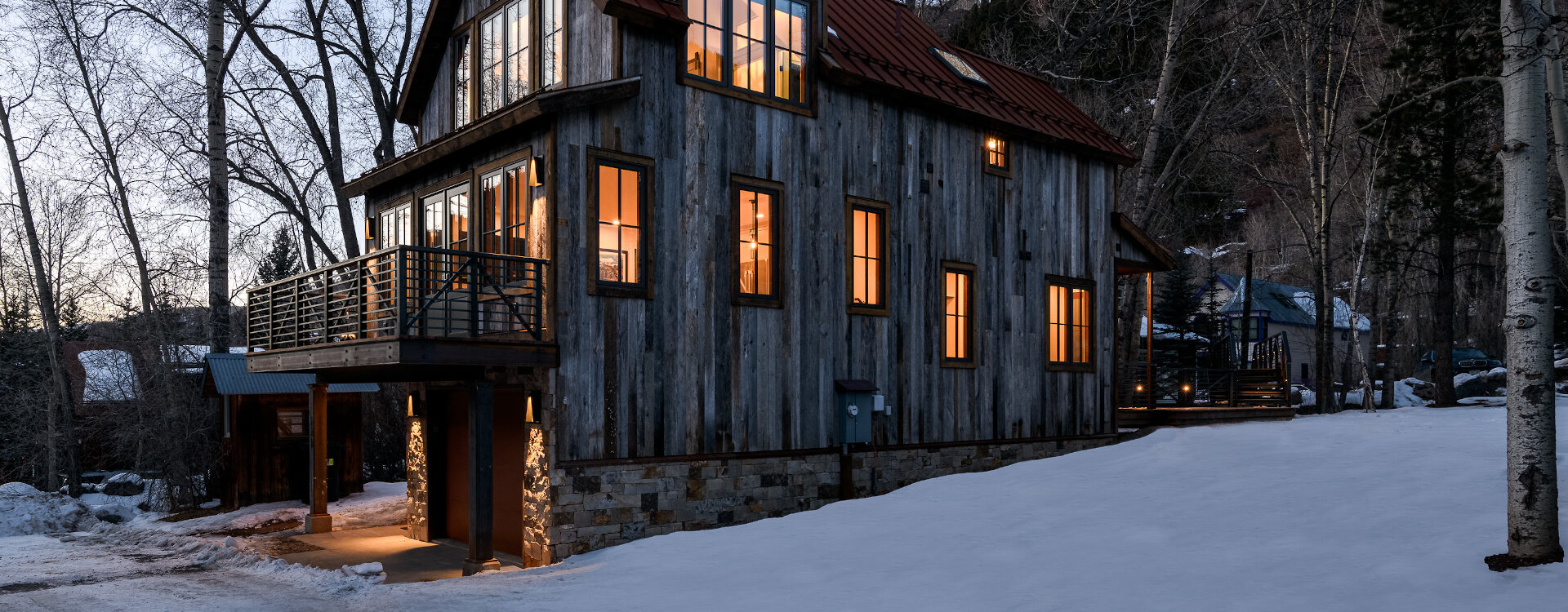 9.0-telluride-the-treehouse-exterior-dusk-