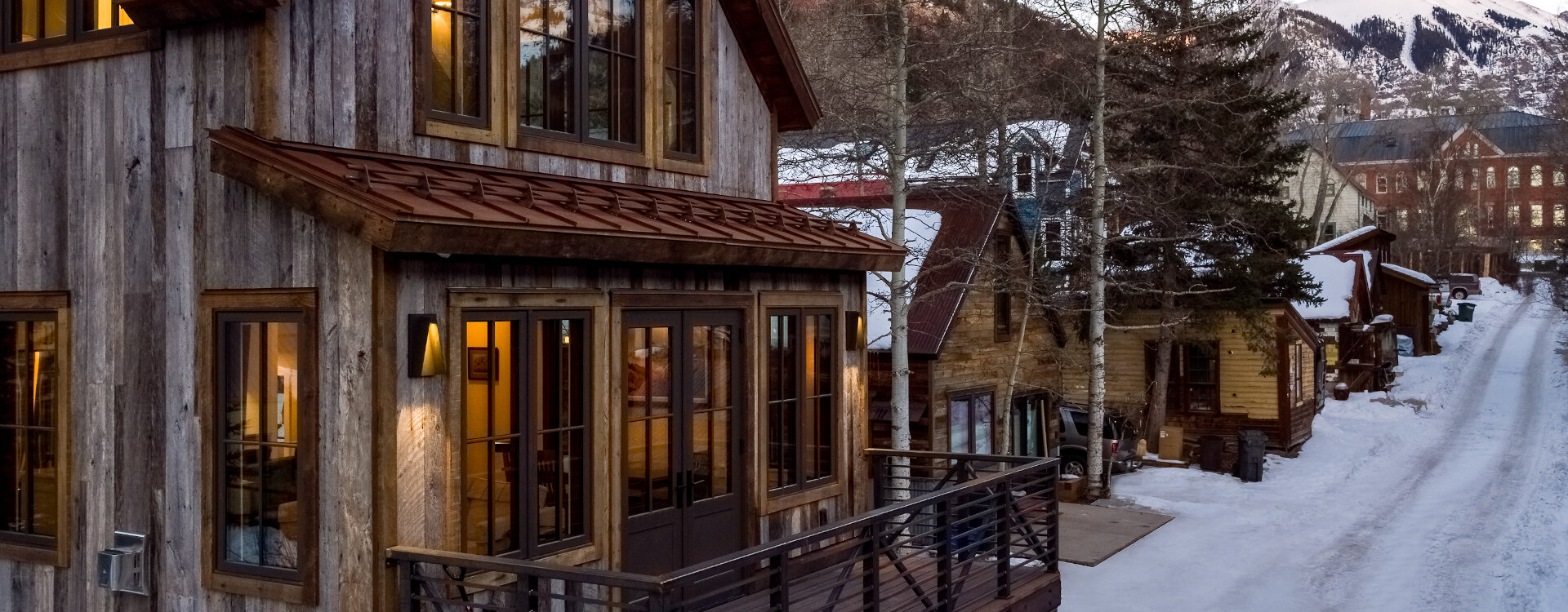9.03-telluride-the-treehouse-exterior-downtown-view